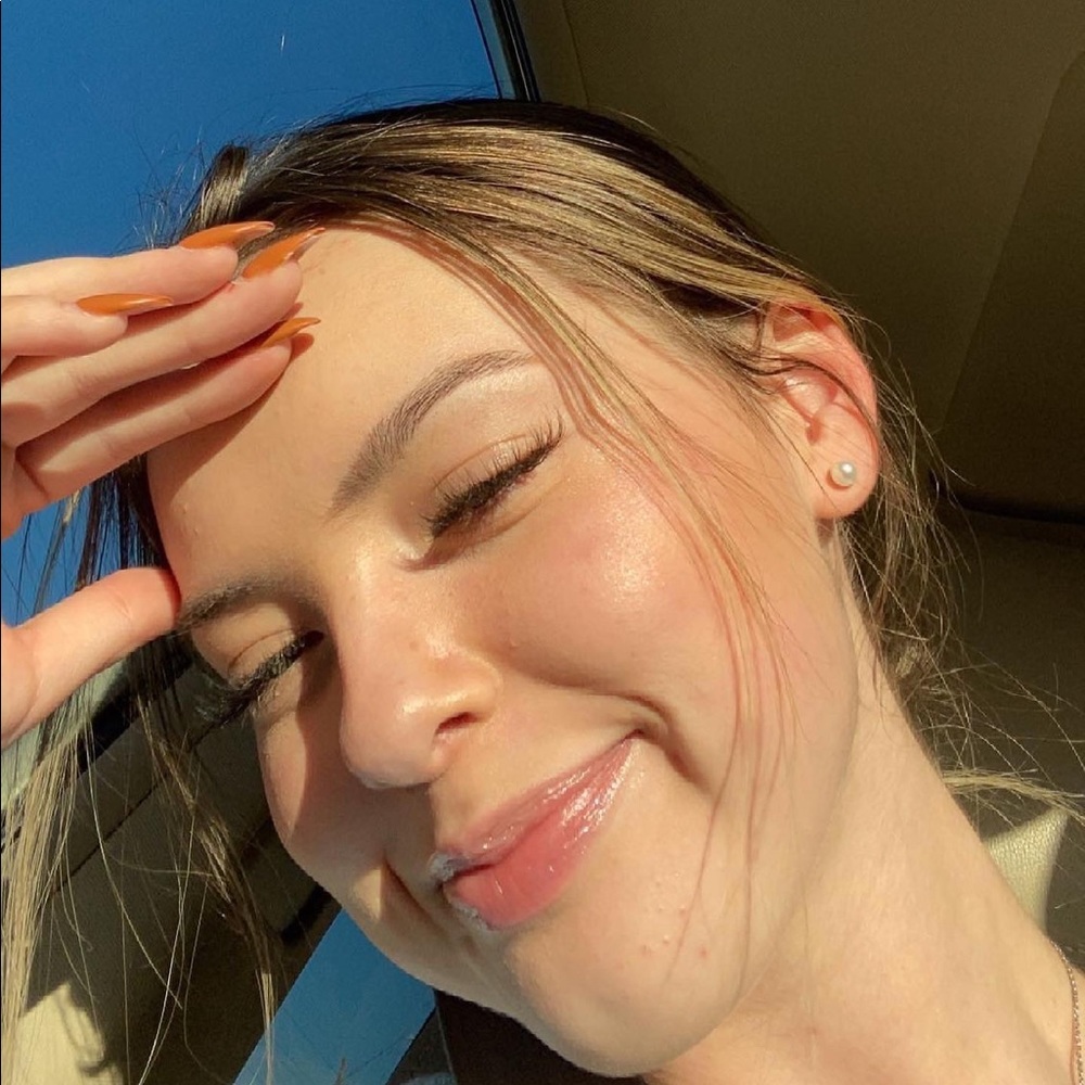 Meet your Posher, Ava